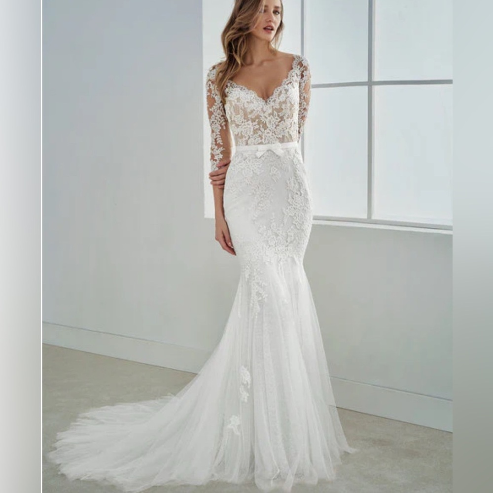 White One Barcelona Wedding Dress – Size 10 (Medium) – Elegant Bridal Gown